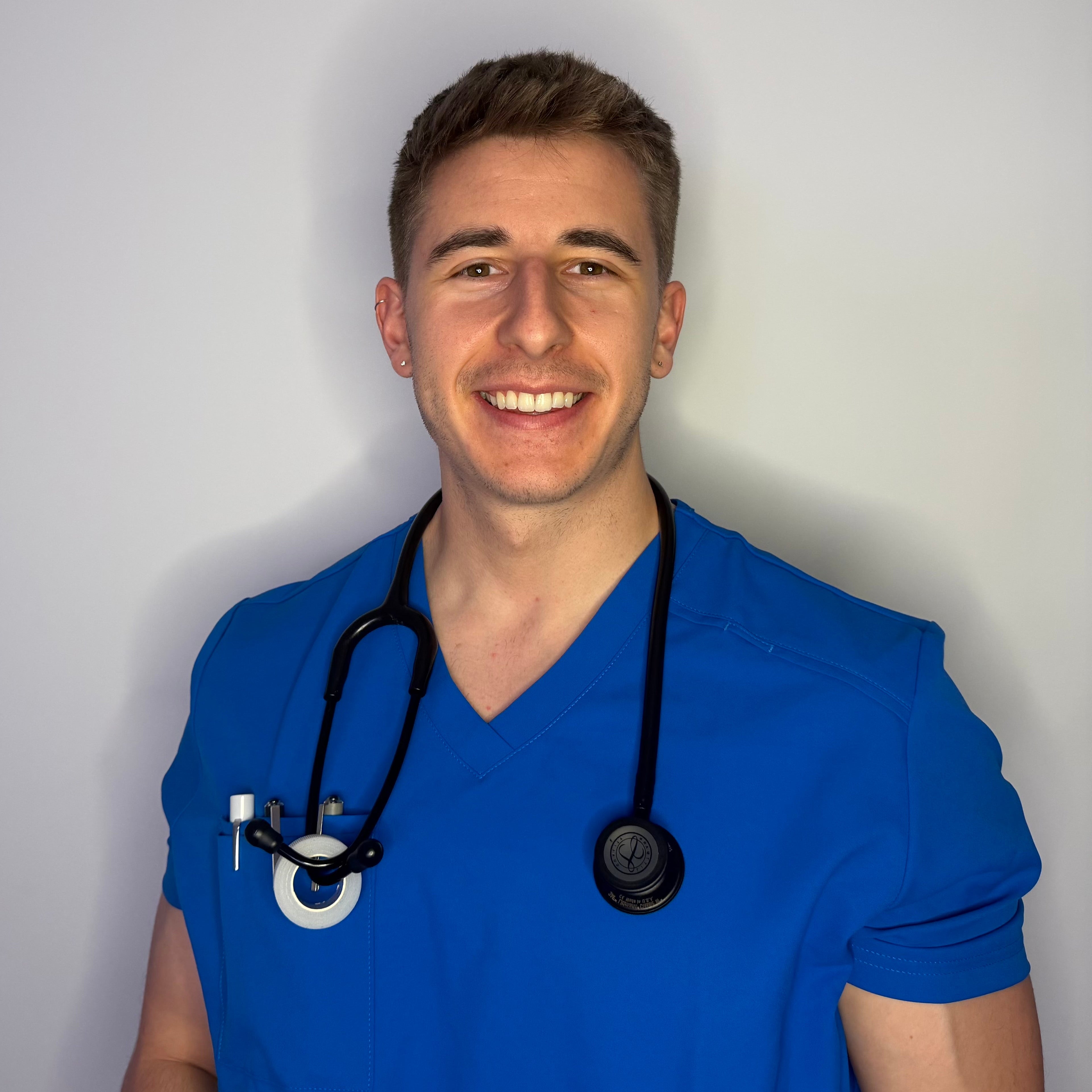 Meet Charlie Rogers: FY1 Doctor, Content Creator and Happythreads UK Affiliate