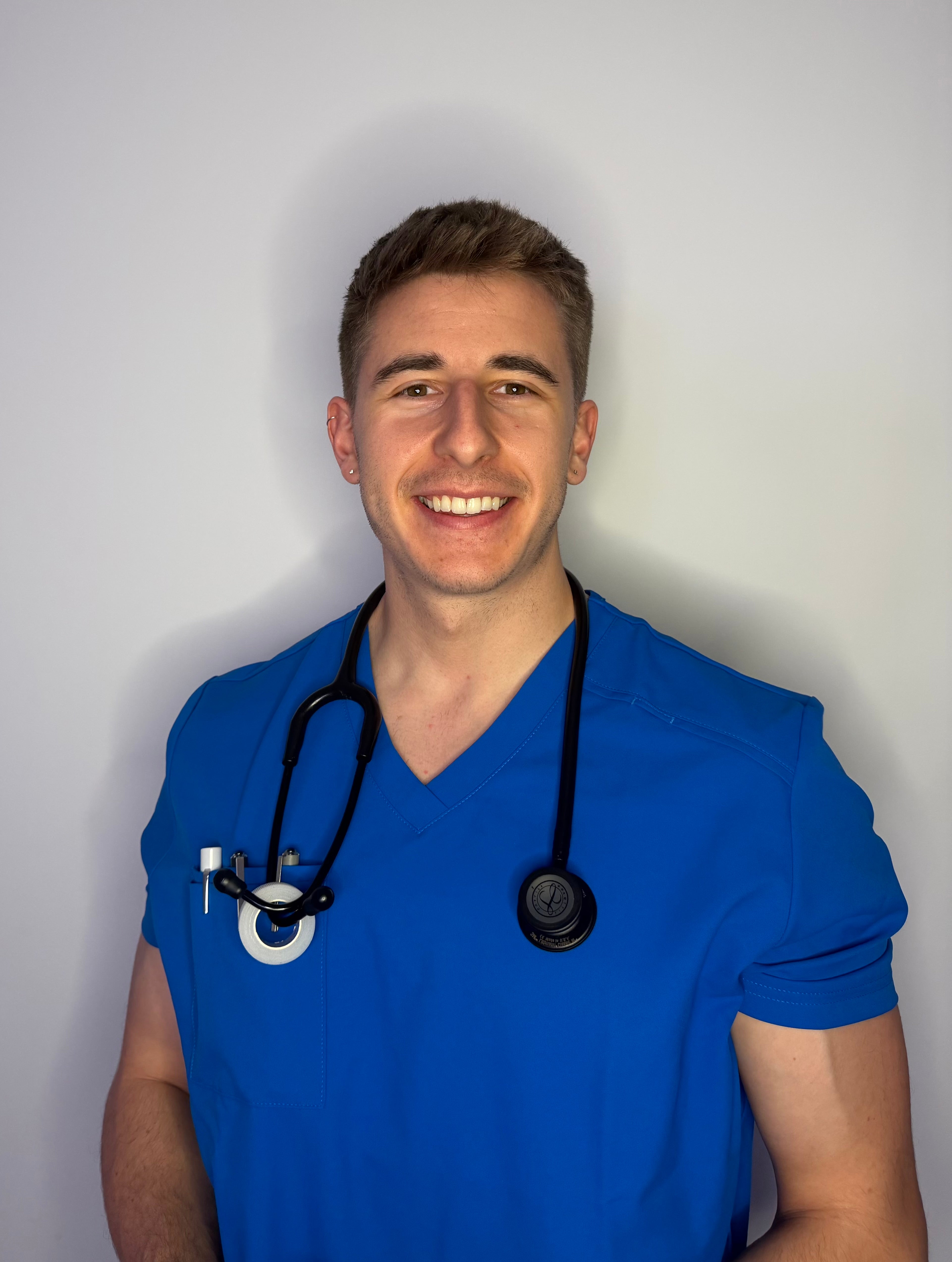 Meet Charlie Rogers: FY1 Doctor, Content Creator and Happythreads UK Affiliate